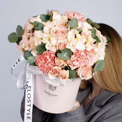 buket v shlyapnoj korobke 268